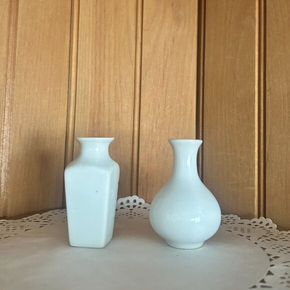 Vintage Miniature Blue & White Ceramic Vases Floral Pattern Small Bud Vase China - Picture 3 of 6